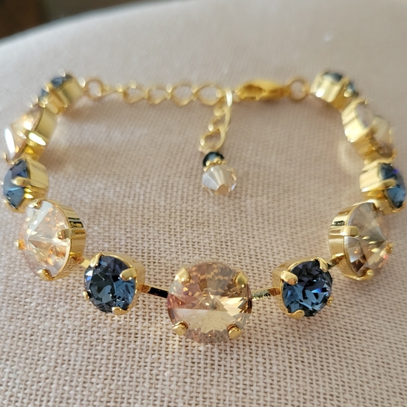 Austrian Crystal Bracelet in Yellow Gold - Picture 6 of 8
